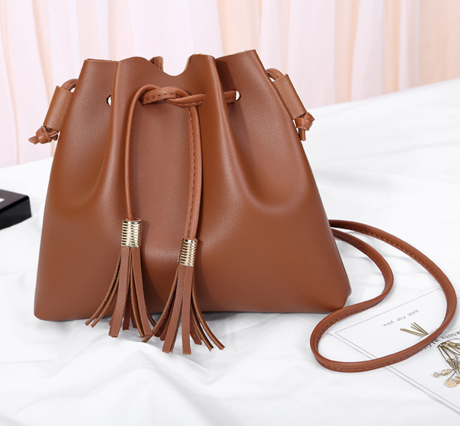 Tassel bucket coin purse