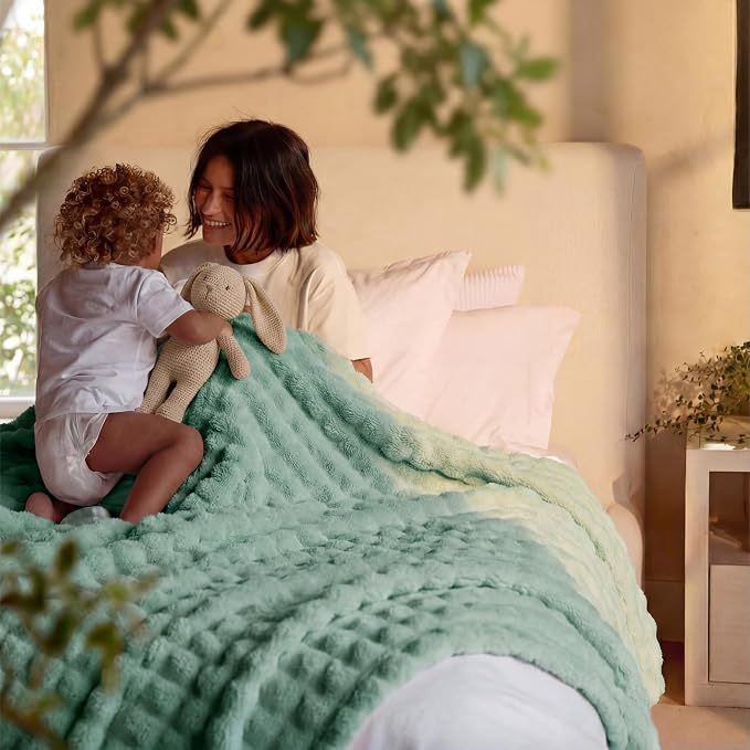 Bedsure 3D Fleece Bubble Blanket