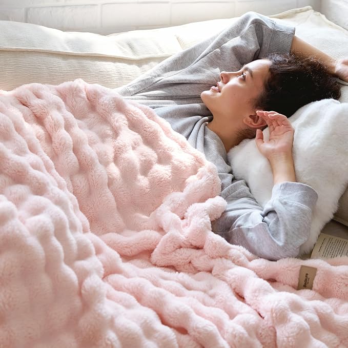 Bedsure 3D Fleece Bubble Blankets