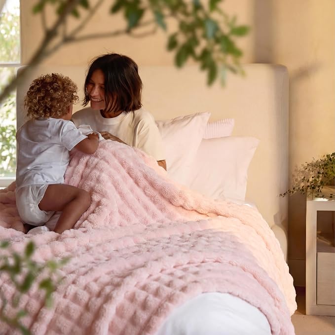 Bedsure 3D Fleece Bubble Blanket