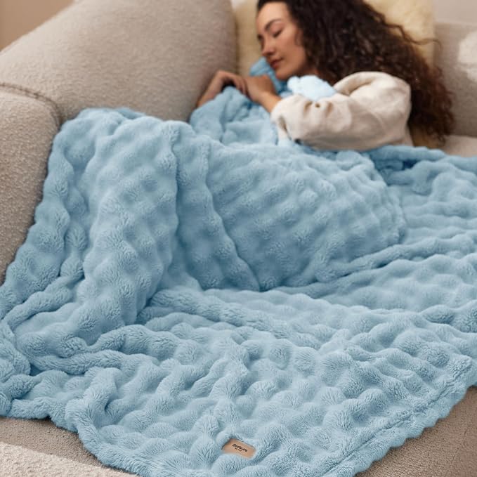 Bedsure 3D Fleece Bubble Blanket