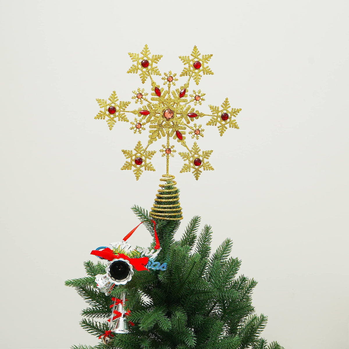 Glittering Gold Snowflake Christmas Tree Topper, 3D Sparkling Metal Snowflake for Xmas Decor, Holiday Party Indoor Decorations