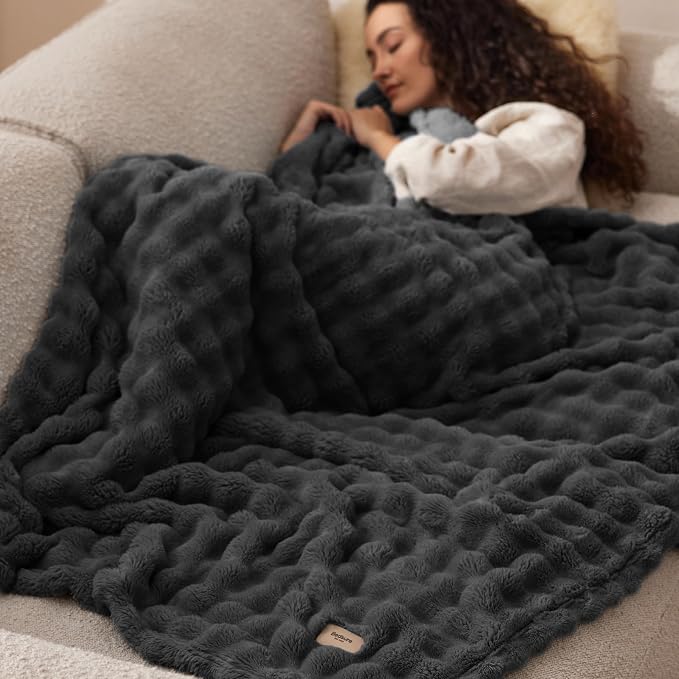 Bedsure 3D Fleece Bubble Blanket