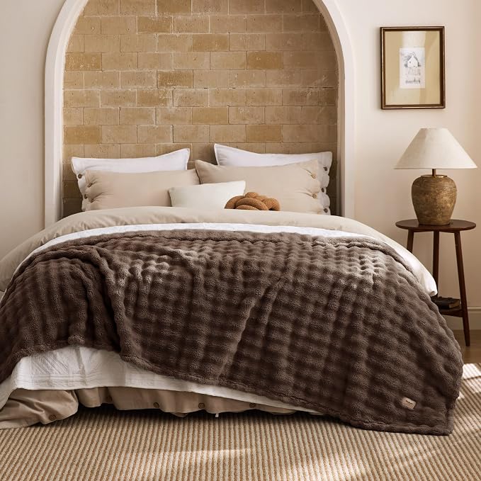 Bedsure 3D Fleece Bubble Blanket