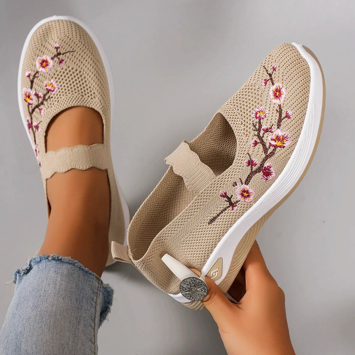 Spring new women's sports shoes, fashionable, breathable, lightweight, non-slip, wear-resistant, casual sports shoes, flat shoes