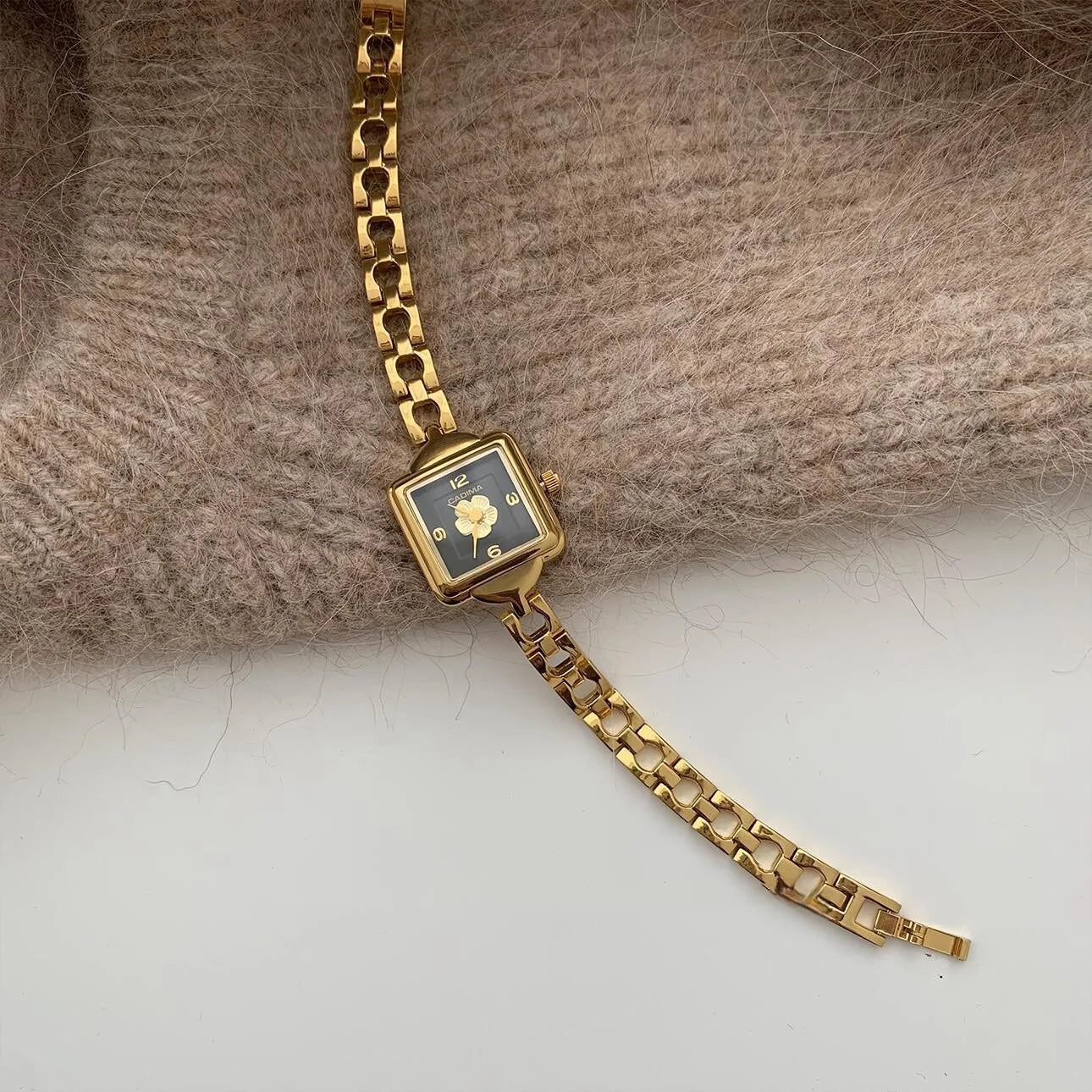 New vintage women's watch black gold camellia chain light luxury fashionable square high-end women's quartz watch