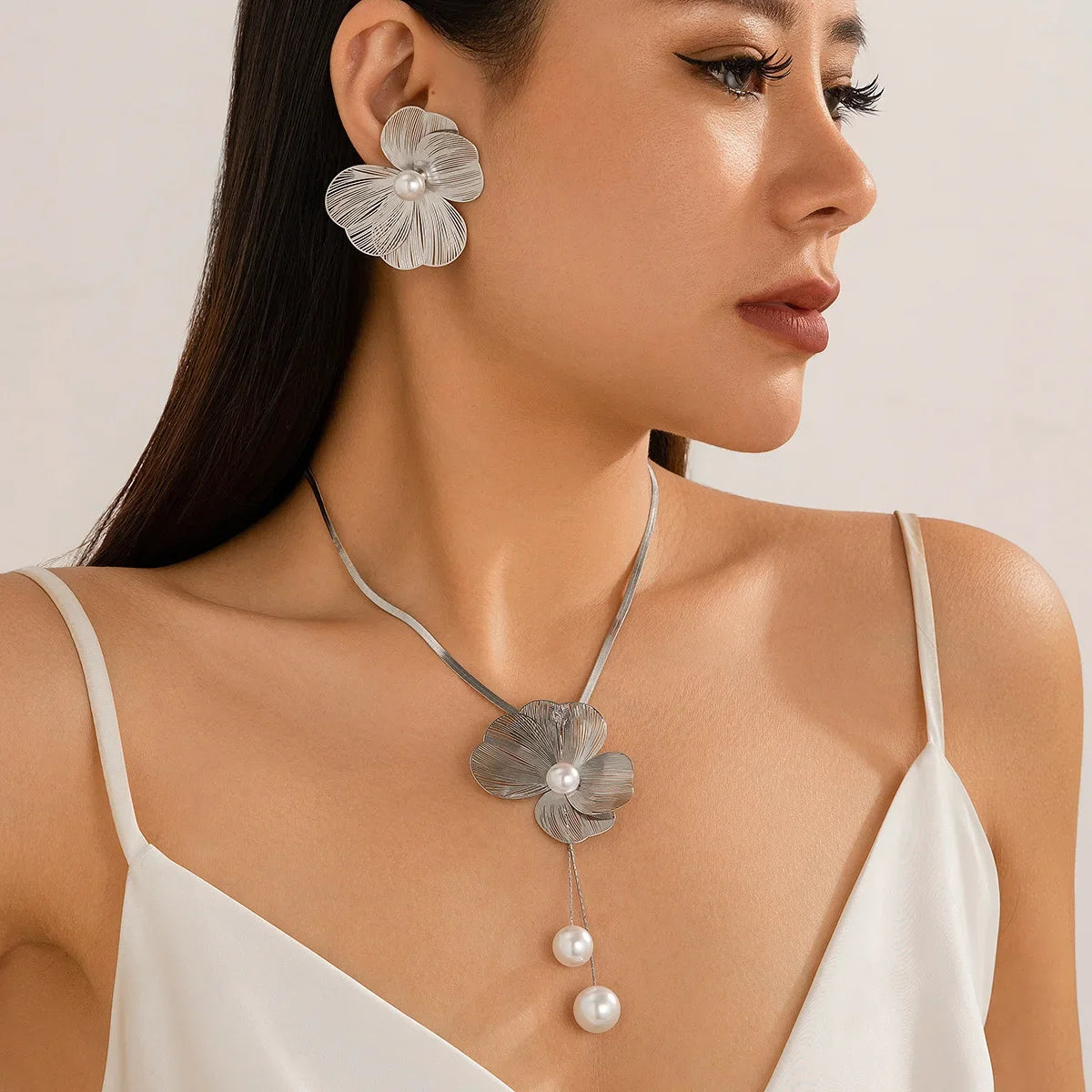2pcs Set Luxury Personality Gold Color Stereo Flower Inlay Pearl