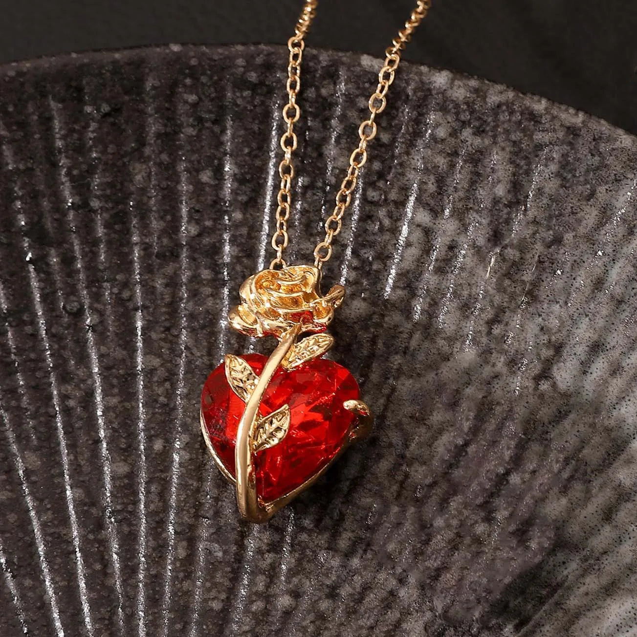 Dark Red Crystal Rose Flower Pendant Necklace for Women Men Gothic Punk Zircon Love Heart Chokers Neck Jewelry Personalized Gift