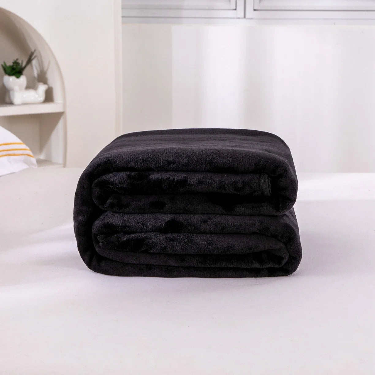 250GSM Black Flannel Blanket Soft Plush Fleece Throw Warm Cozy Bed Cover for Sofa Bedroom All Season Blanket Queen King Size