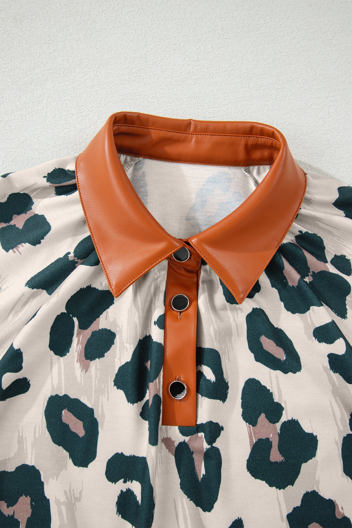 Leopard Buttoned Contrast Collar Short Sleeve Blouse
