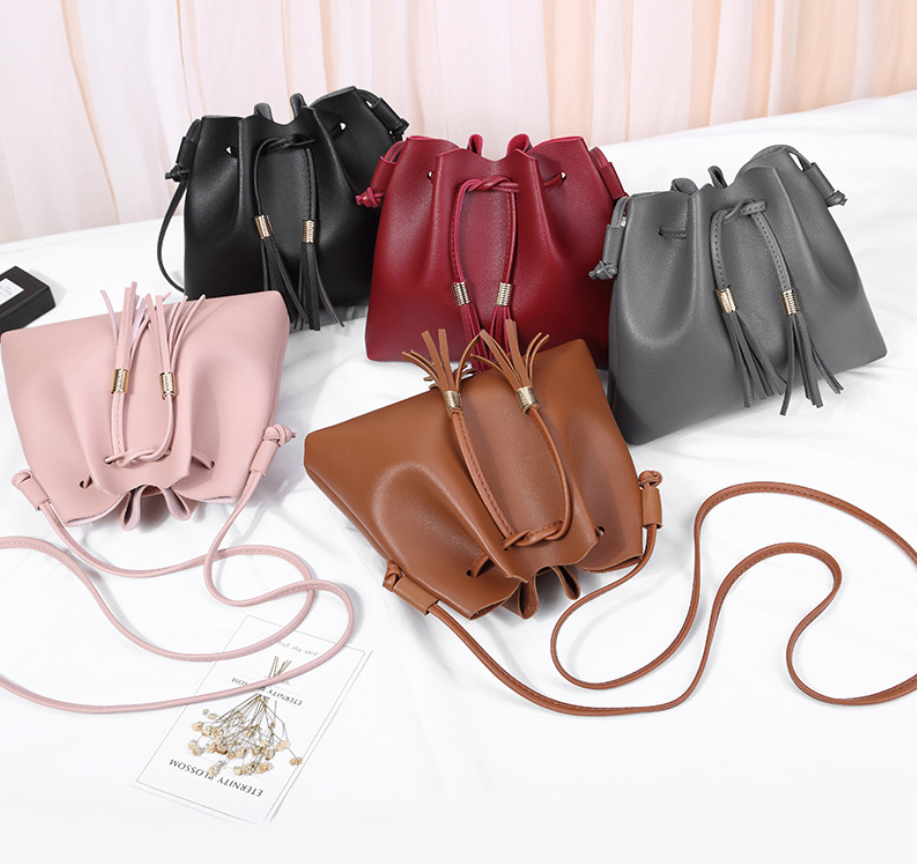 Tassel bucket coin purse