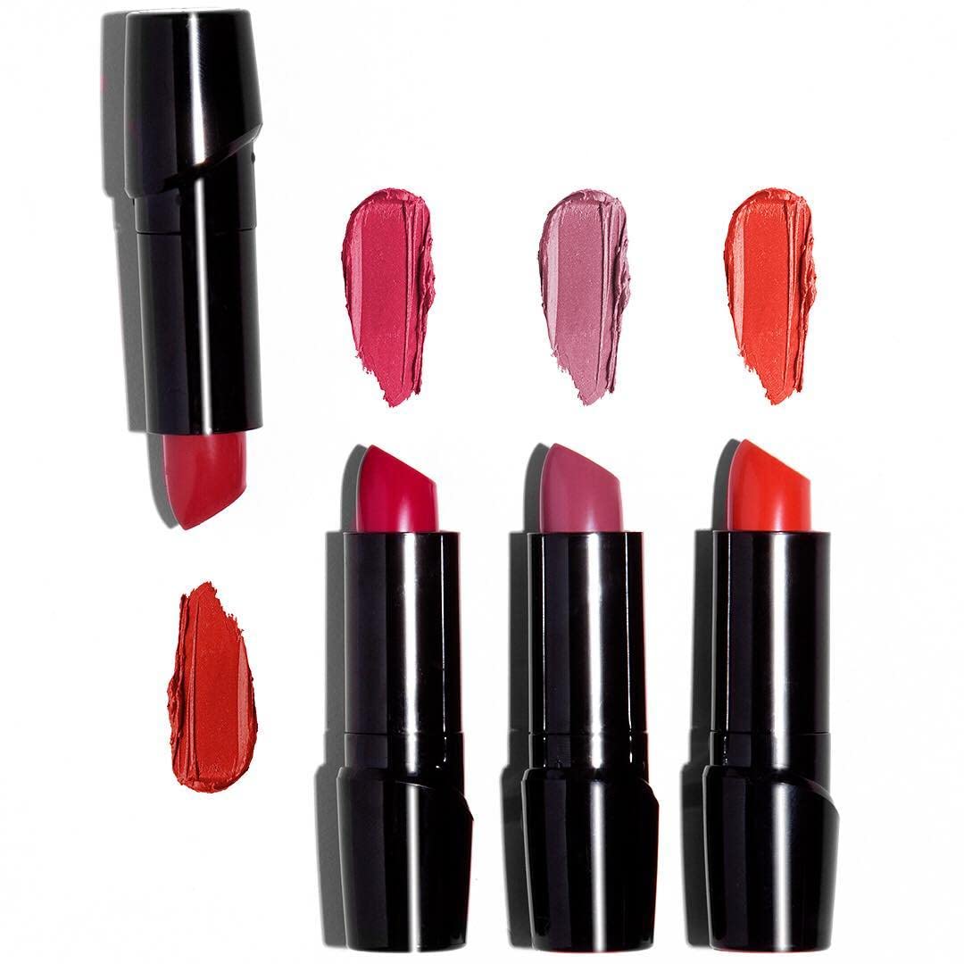 wet n wild Silk Finish Lipstick, Hydrating Rich Buildable Lip Color, Formulated with Vitamins A,E, & Macadamia for Ultimate Hydration, Cruelty-Free & Vegan - Dark Pink Frost