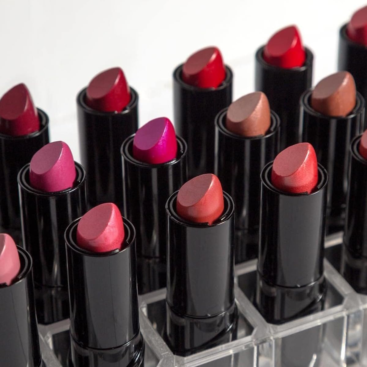 wet n wild Silk Finish Lipstick, Hydrating Rich Buildable Lip Color, Formulated with Vitamins A,E, & Macadamia for Ultimate Hydration, Cruelty-Free & Vegan - Dark Pink Frost