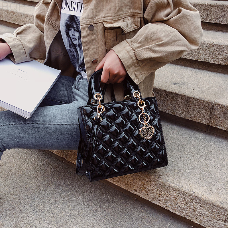 Fashion Brand Diana Bag 2022 Pu Leather Women Luxury Designer Handbag Hardware Pendant Shoulder Messenger Bag Clutch Purse Tote