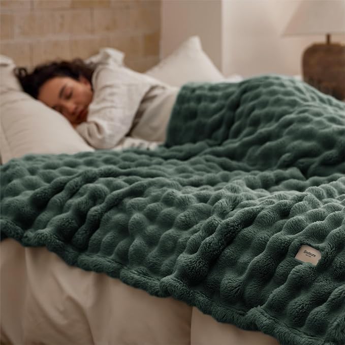 Bedsure 3D Fleece Bubble Blanket