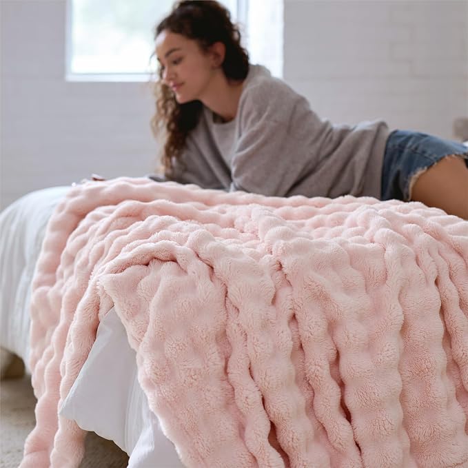 Bedsure 3D Fleece Bubble Blankets