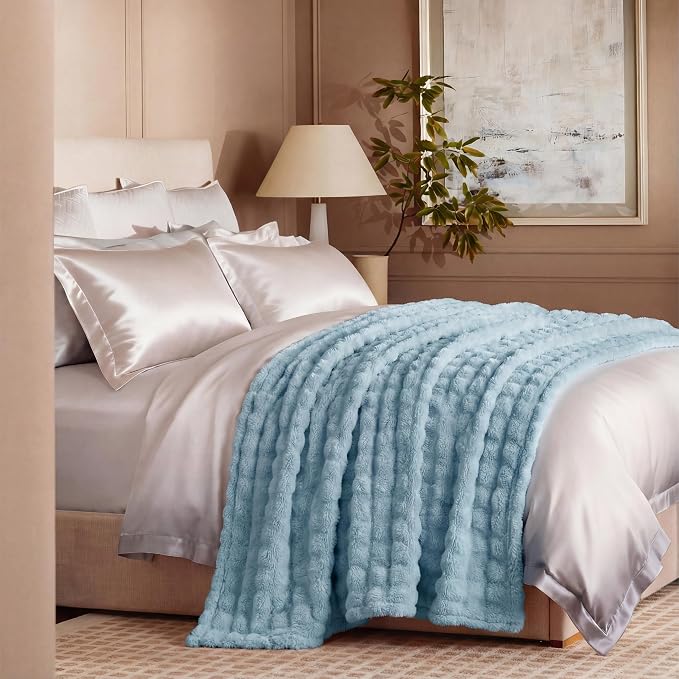 Bedsure 3D Fleece Bubble Blanket