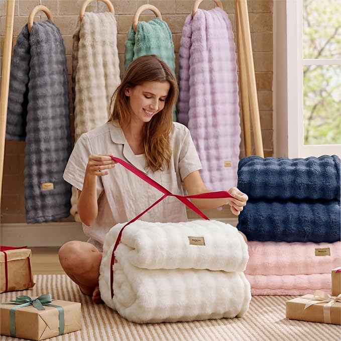 Bedsure 3D Fleece Bubble Blanket