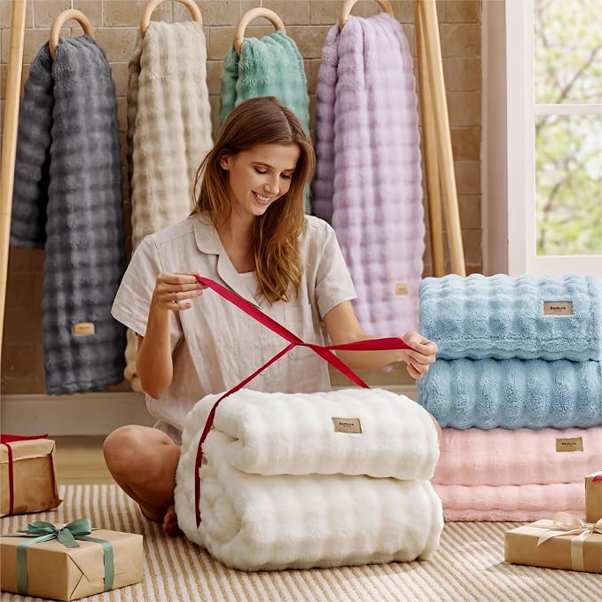 Bedsure 3D Fleece Bubble Blanket