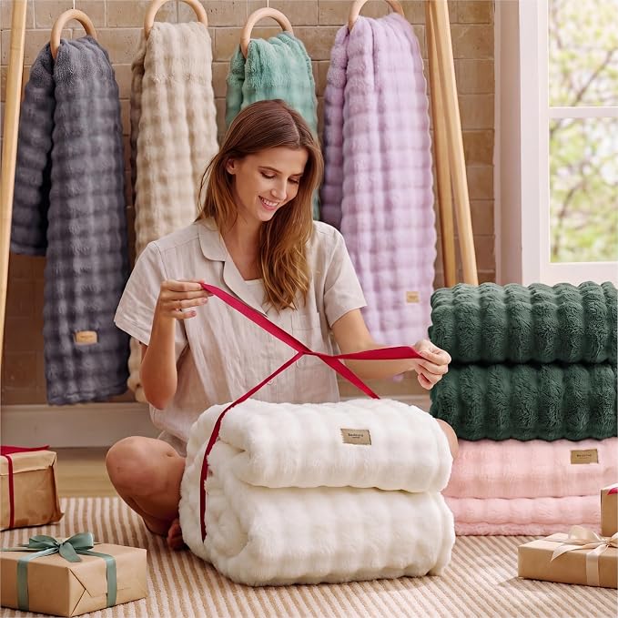 Bedsure 3D Fleece Bubble Blanket