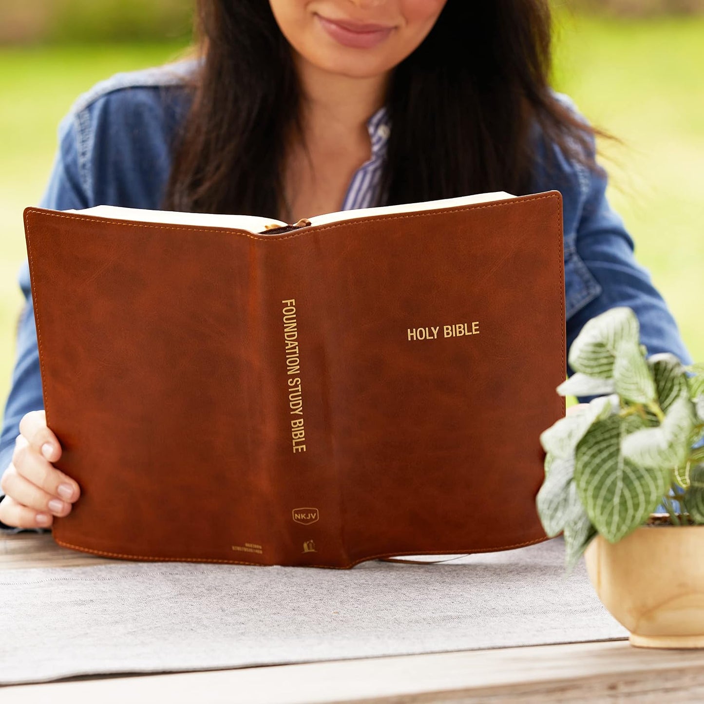 NKJV, Foundation Study Bible, Large Print, Leathersoft, Brown, Red Letter, Thumb Indexed, Comfort Print: Holy Bible, New King James Version