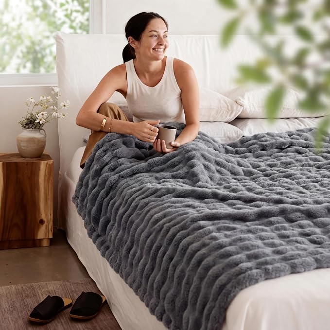 Bedsure 3D Fleece Bubble Blanket