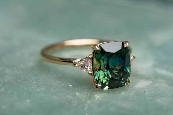Personalized Retro Inlaid Stone Ring Inlaid With Green Gem