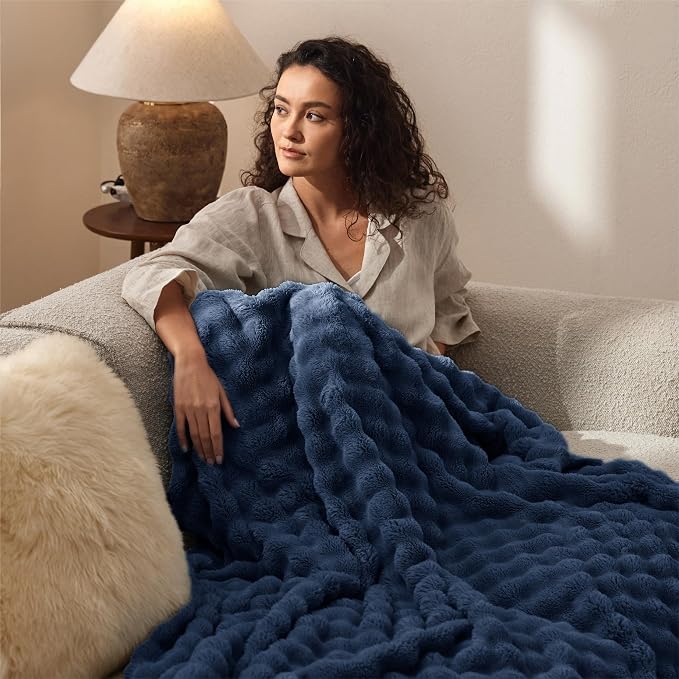 Bedsure 3D Fleece Bubble Blanket