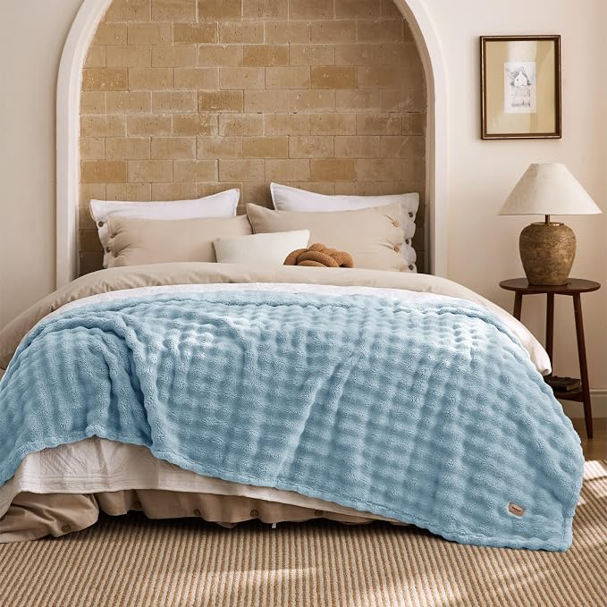 Bedsure 3D Fleece Bubble Blanket