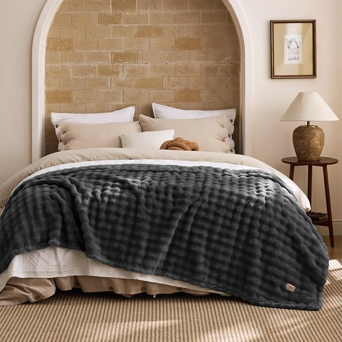 Bedsure 3D Fleece Bubble Blanket