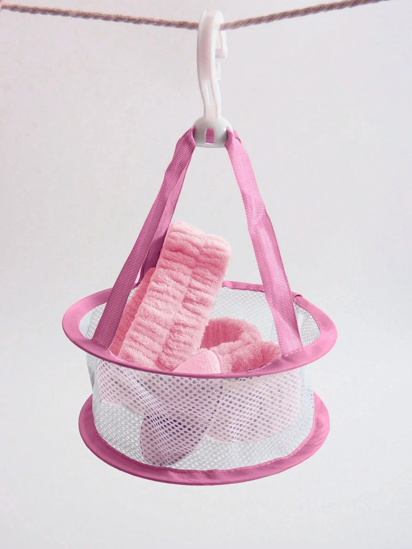 16pcs Makeup Tool Set With Storage Mesh Bag: 1 Mesh Bag, 1 Headband, 2 Wristbands For Face Wash, 3 Face Wash Gloves, 3 Powder