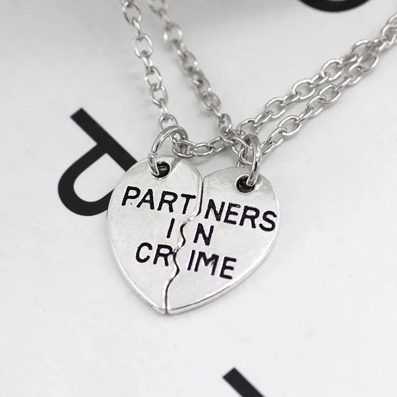 2pcs/set Splicing Necklace Heartbroken Pendant Necklace Men and Women