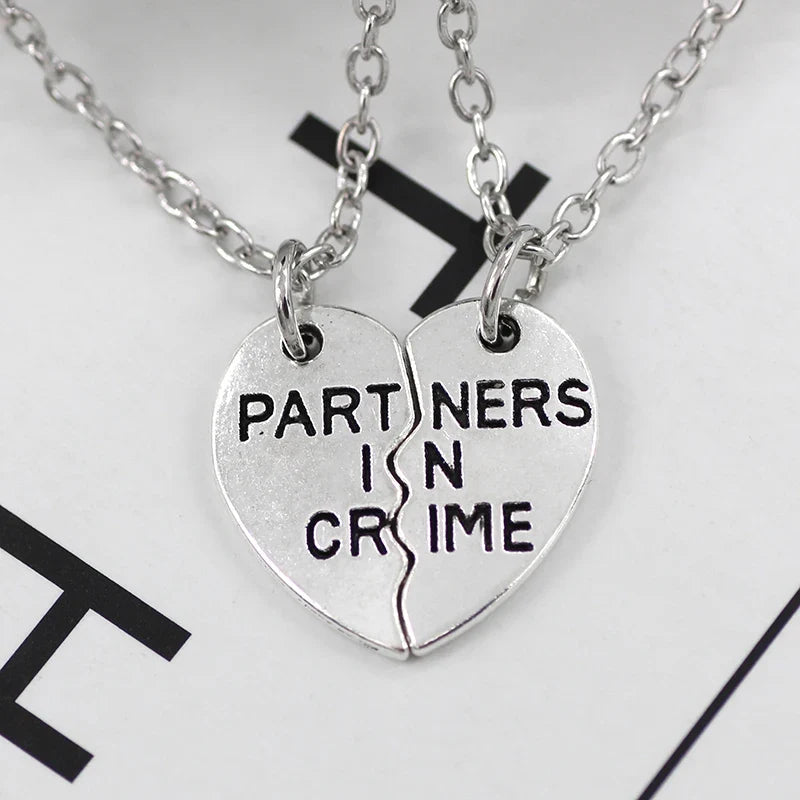 2pcs/set Splicing Necklace Heartbroken Pendant Necklace Men and Women