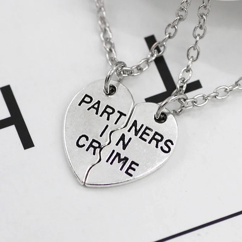 2pcs/set Splicing Necklace Heartbroken Pendant Necklace Men and Women