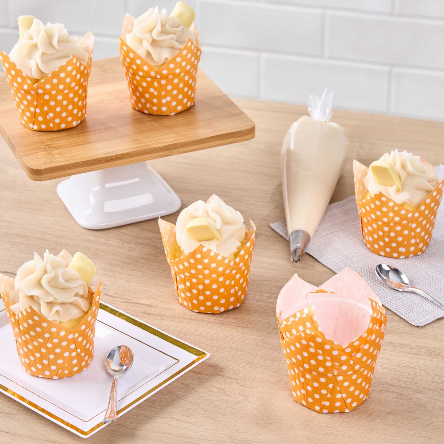 Panificio 1 oz Tulip Polka-Dotted Hot Orange Paper Regular Baking Cup - 3" x 3" x 3" - 200 count box