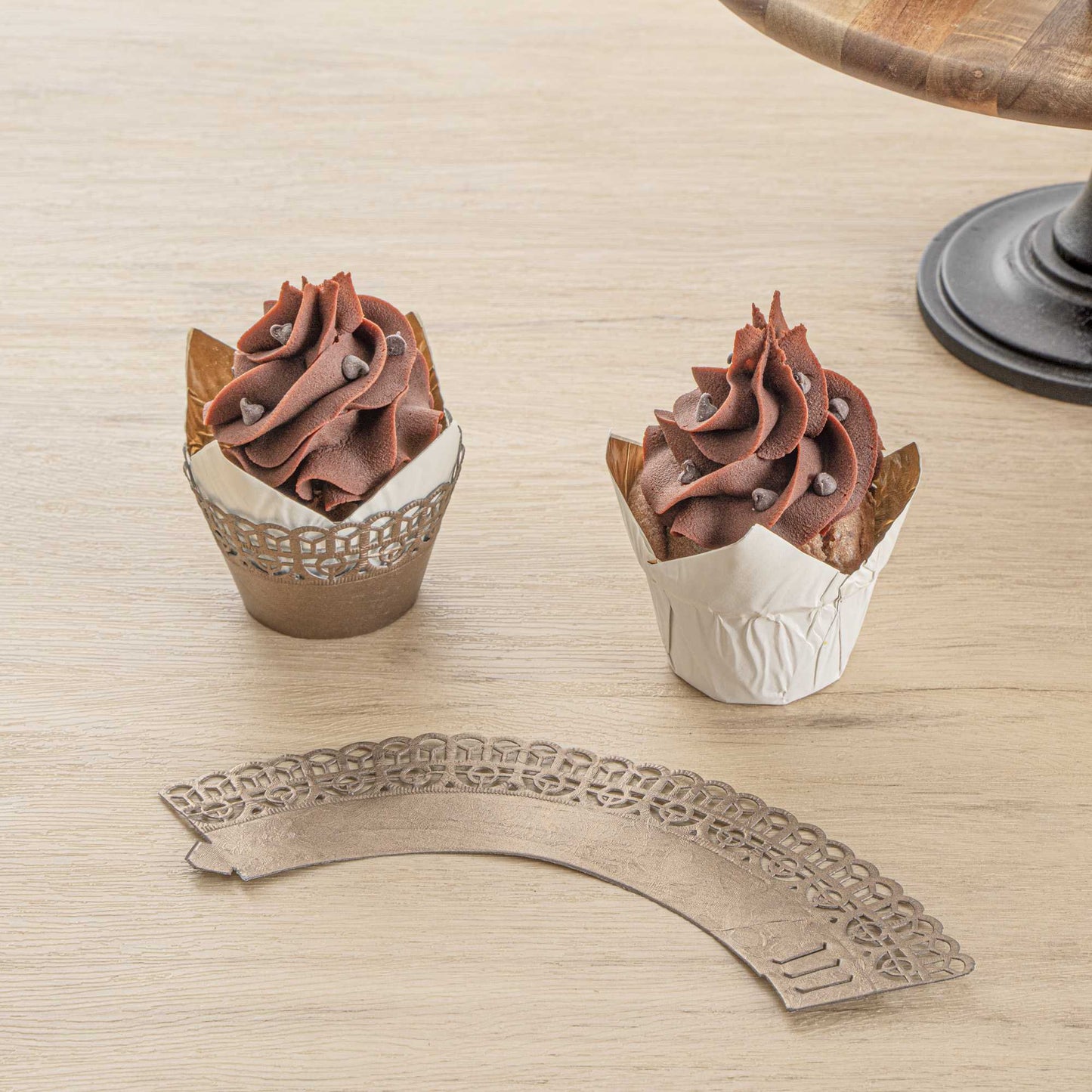 Bellissimo Round Cocoa Brown Paper Cupcake Wrap - 2 1/4" x 2 1/4" x 2" - 200 count box