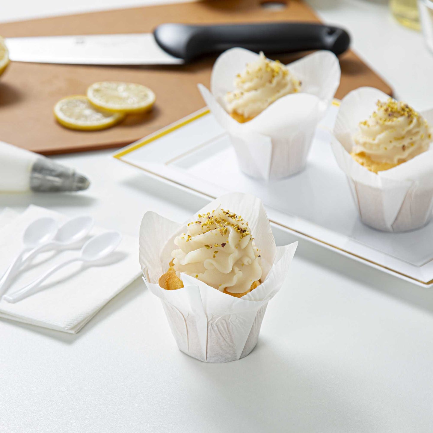 Panificio 6 oz Daffodil White Paper Baking Cup - Greaseproof - 3 1/4" x 3 1/4" x 3" - 200 count box
