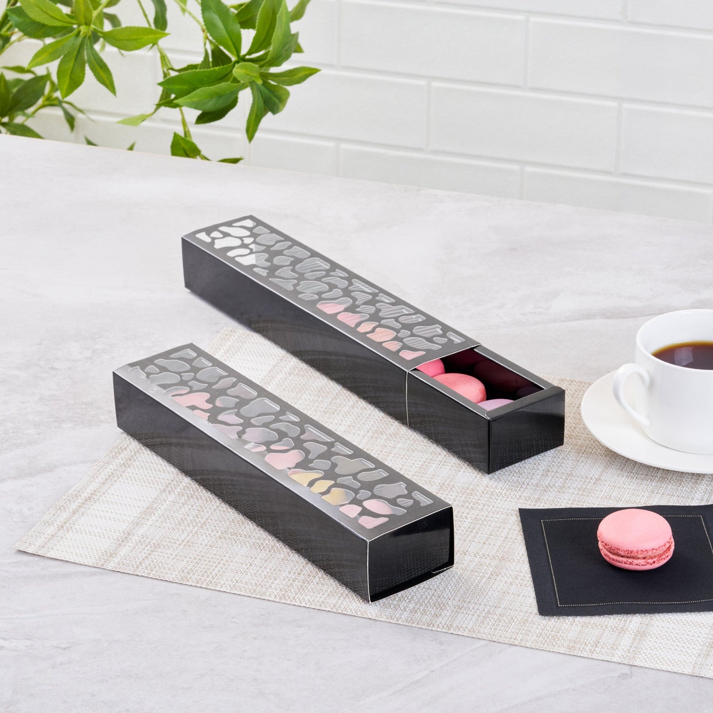 Sentiero Rectangle Black Paper Macaron Box - Holds 5 Macarons - 10" x 2 1/4" x 1 1/2" - 100 count box