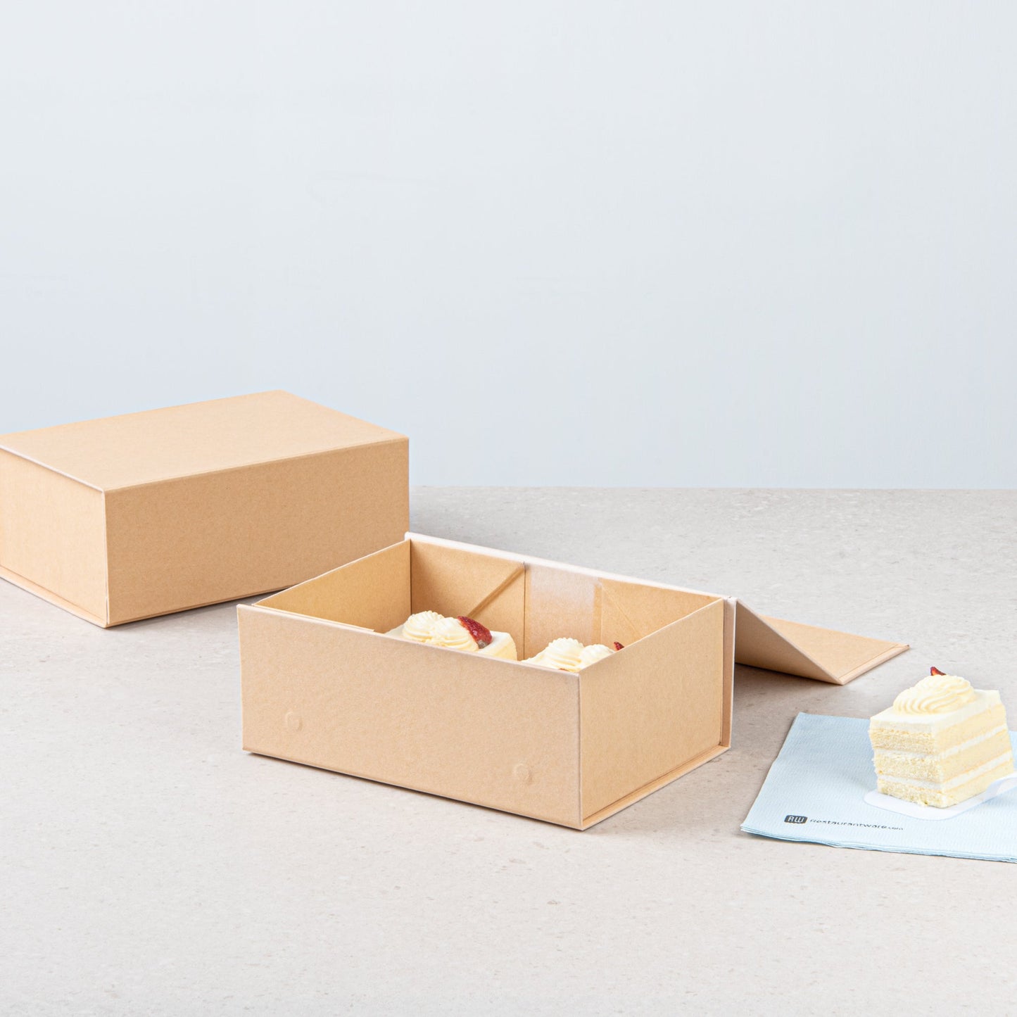 Cater Tek Rectangle Kraft Paper Medium Tic Tac Box - Magnetic - 9" x 6" x 3 1/2" - 10 count box