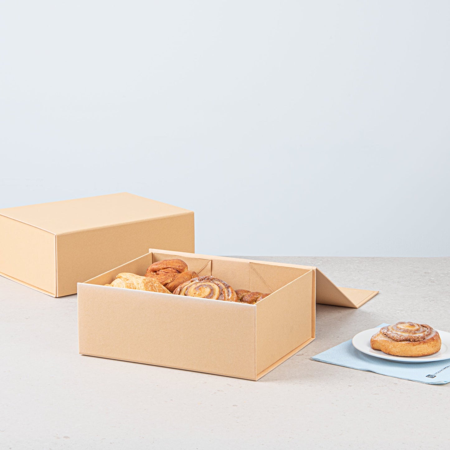 Cater Tek Rectangle Kraft Paper Large Tic Tac Box - Magnetic - 10 1/2" x 8" x 4" - 10 count box