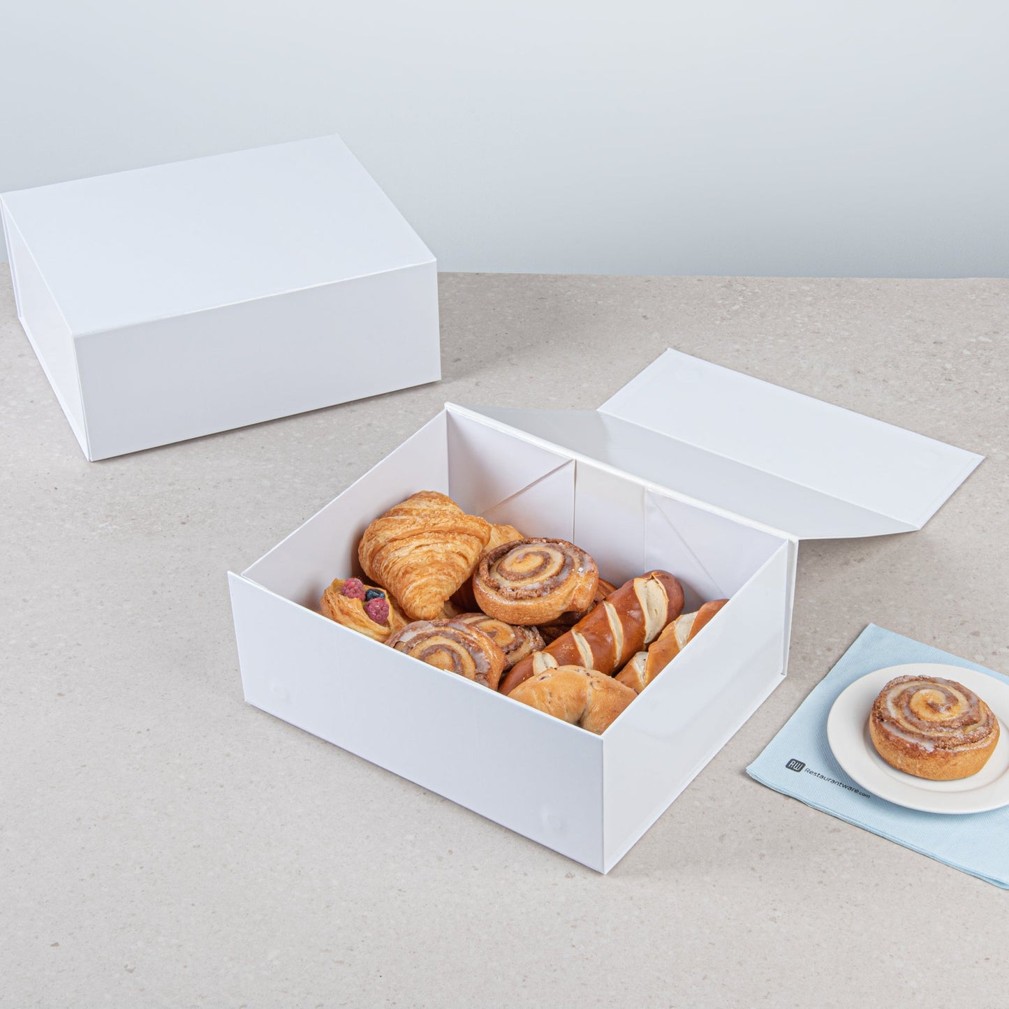Cater Tek Rectangle White Paper Extra Large Tic Tac Box - Magnetic - 12" x 10" x 5" - 10 count box
