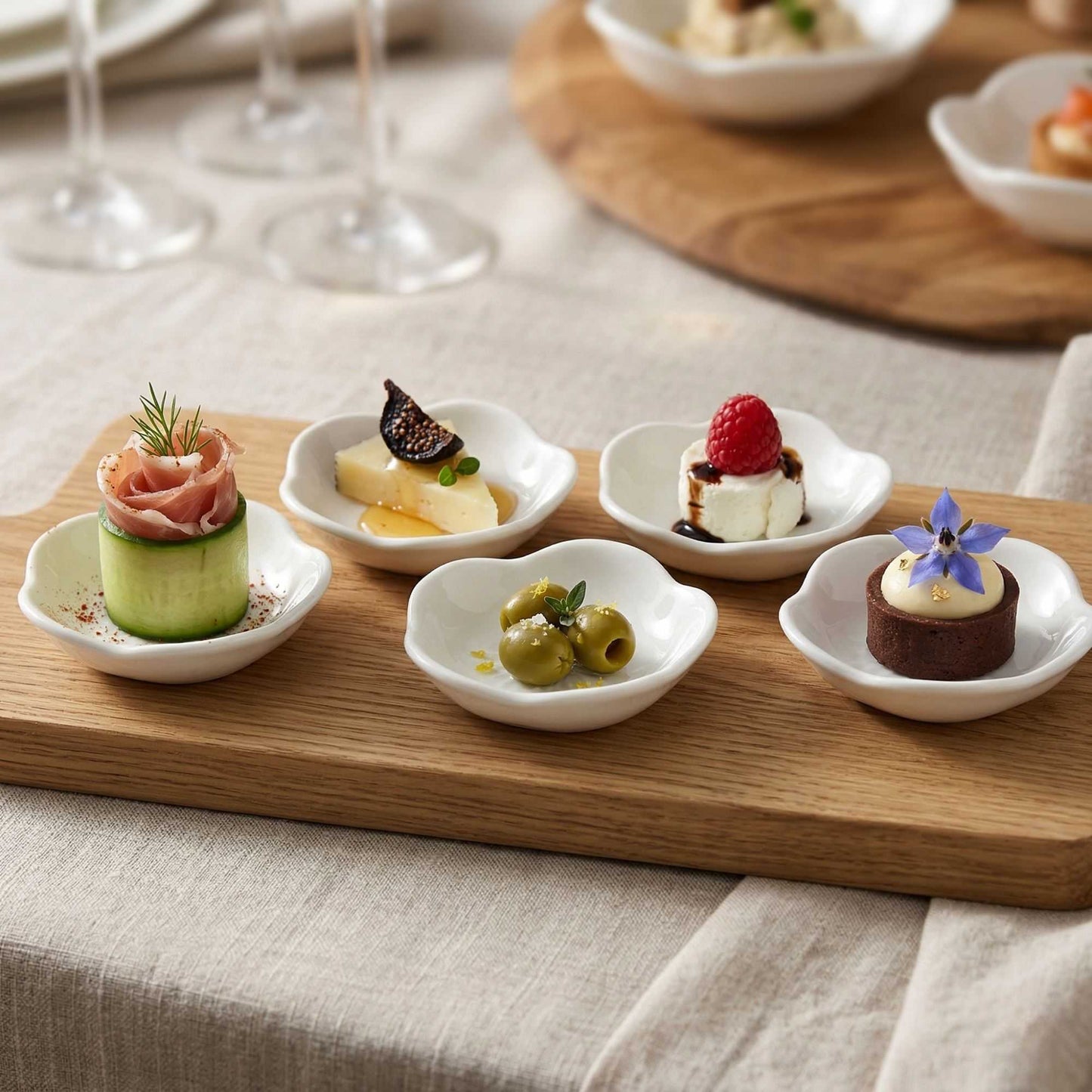 Chef 101 Round White Porcelain Mini Le Fleur Dish - 3" x 3" x 1" - 10 count box