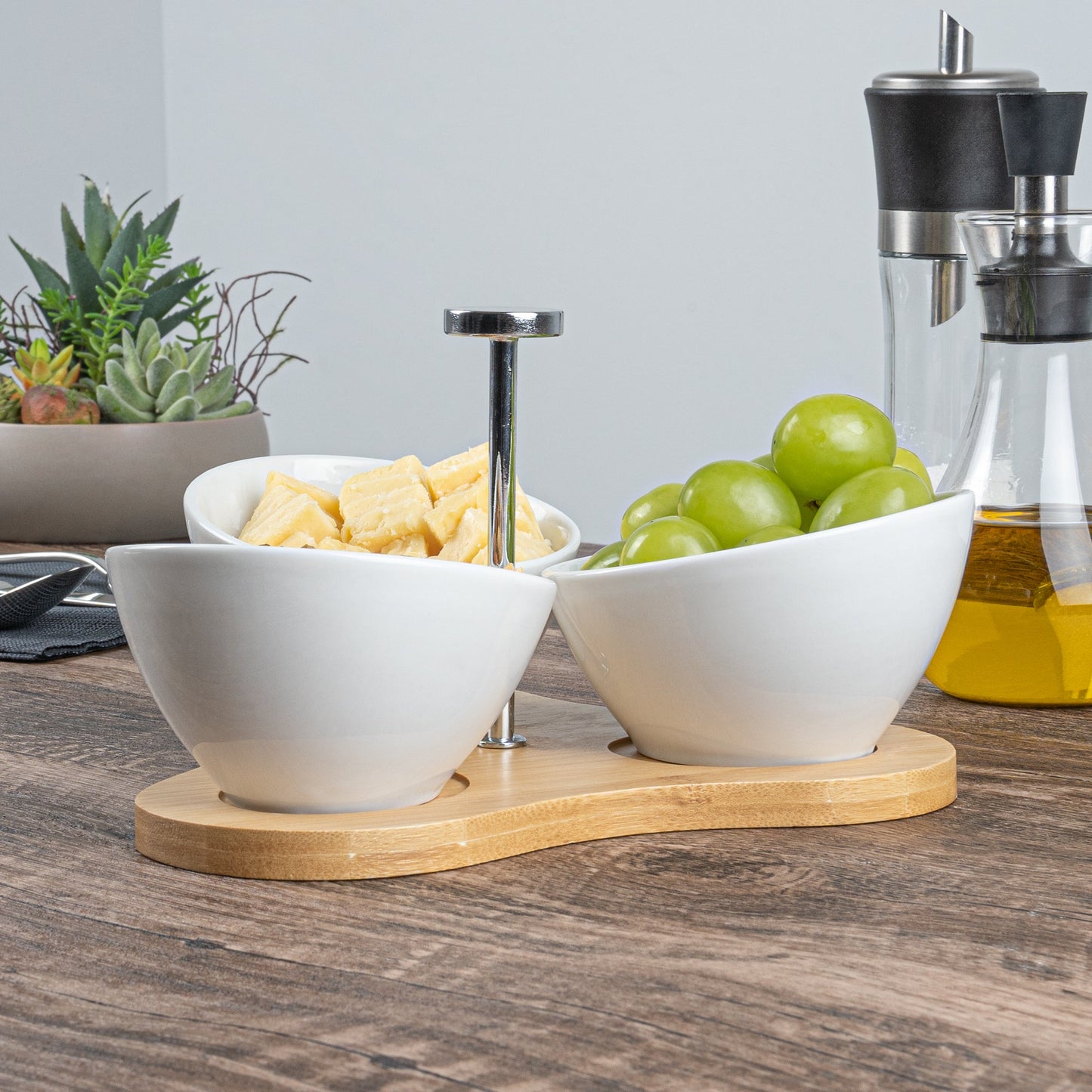 Chef 101 15 oz Rectangle White Porcelain Incline Bowl Set - 3 Bowls, Bamboo Tray - 8 3/4" x 8" x 5" - 1 count box