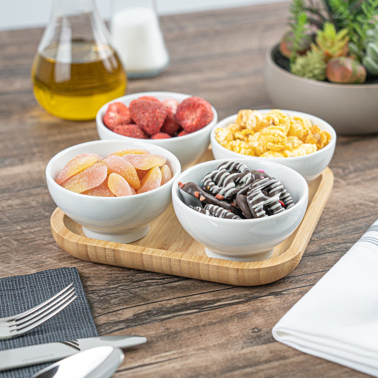 Chef 101 20 oz Rectangle White Porcelain Coppa Bowl Set - 4 Bowls, Bamboo Tray - 7" x 7" x 2 1/4" - 1 count box