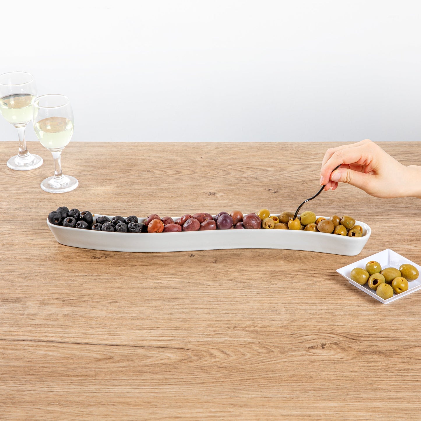 Chef 101 Swerve 14 oz Curved White Porcelain Olive Plate - 17" x 2 1/2" x 1 1/4" - 1 count box