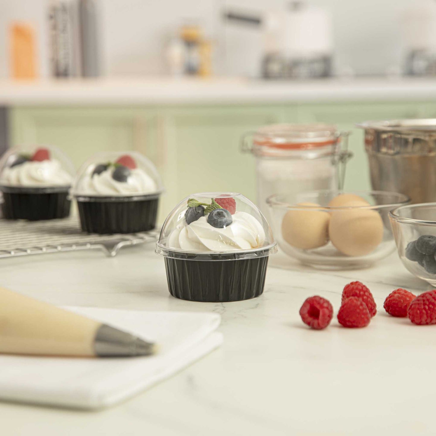 Pastry Tek 4 oz Round Black Aluminum Baking Cup - with Plastic Dome Lid - 3 1/4" x 3 1/4" x 1 1/2" - 100 count box