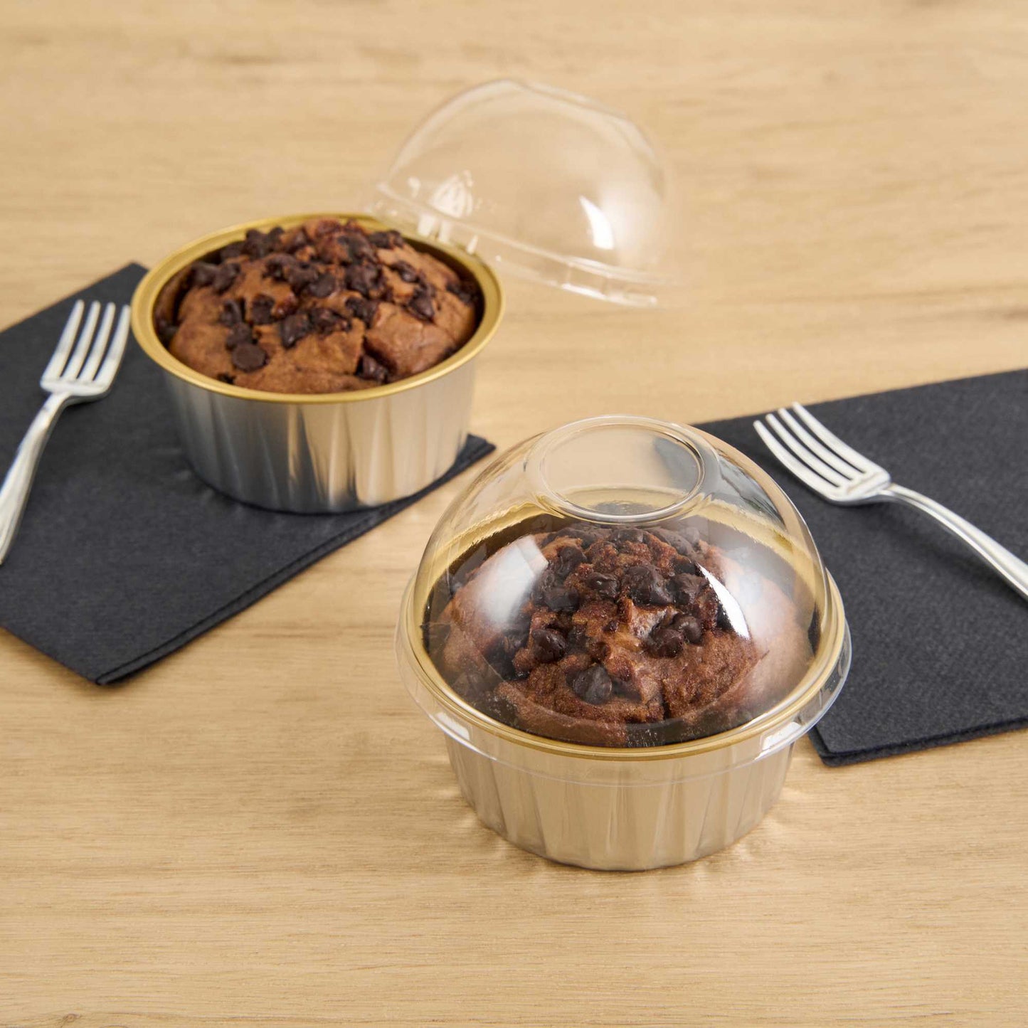Pastry Tek 4 oz Round Silver Aluminum Baking Cup - Inner Gold, with Plastic Dome Lid - 3 1/4" x 3 1/4" x 1 1/2" - 100 count box