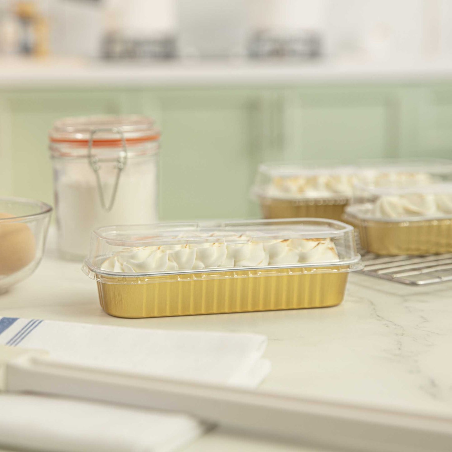 7 oz Rectangle Gold Aluminum Baking Loaf Pan - with Plastic Dome Lid - 6 1/2" x 2 1/2" x 1 1/4" - 100 count box