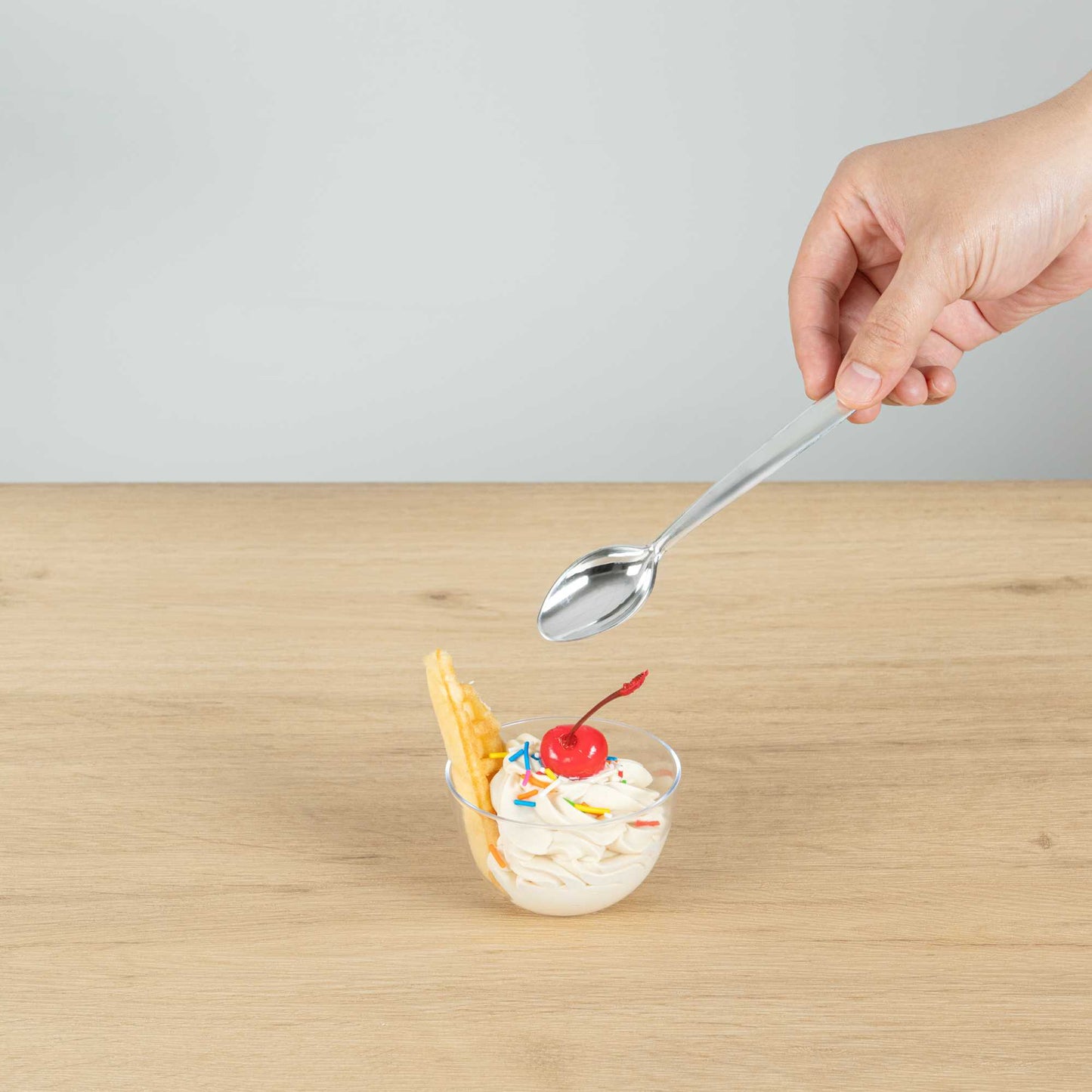 Moderna Silver Plastic Dessert Spoon - 5 1/2" - 250 count box