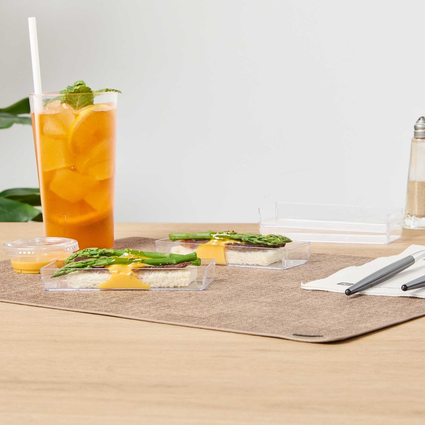 Mini Serve Rectangle Clear Plastic Modern Plate - 5 1/4" x 1 3/4" x 3/4" - 100 count box